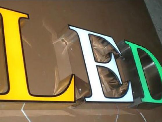 太和介绍LED招牌的基础知识。